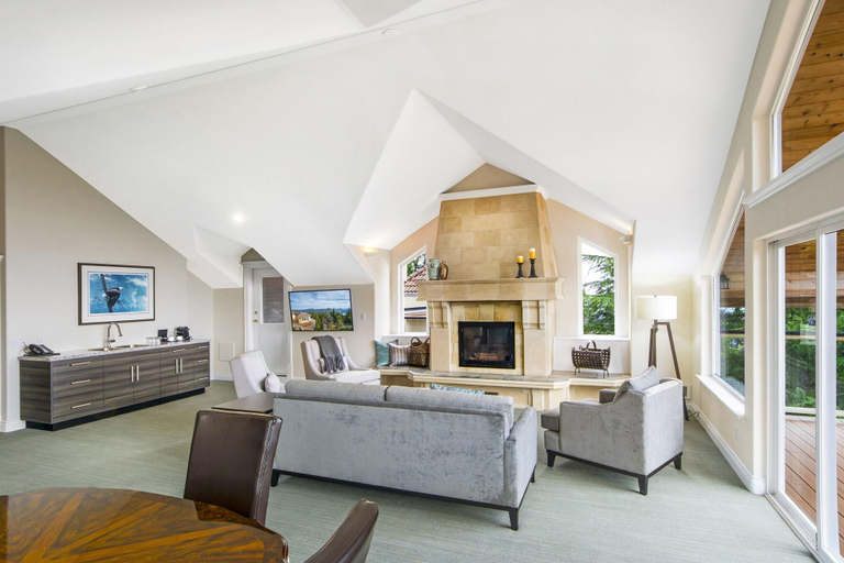 Public Area 5, Villa Eyrie Resort, Cowichan Valley