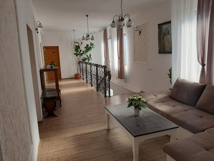 Public Area 2, Vila Fortuna Auri, Oradea
