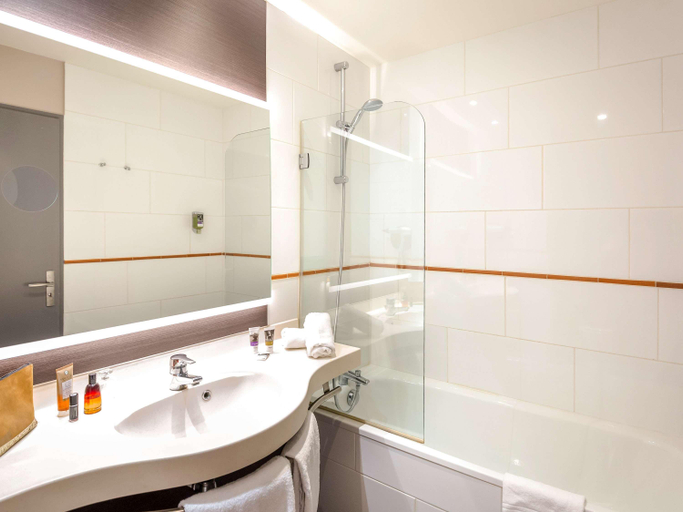 Bathroom, Mercure Cavaillon Luberon, Vaucluse