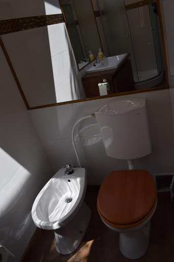 Bathroom 4, Cluj Center 2, Cluj-napoca