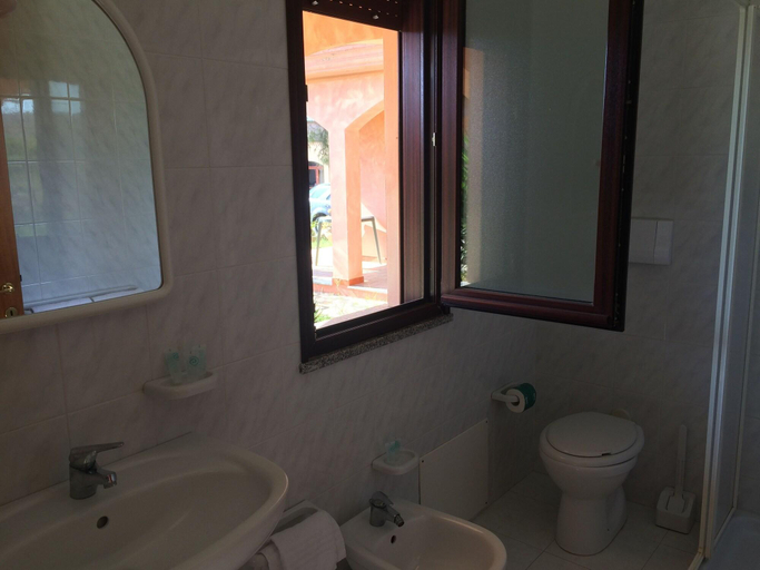 Bathroom 3, Hotel Ristorante Pizzeria Charme, Cagliari