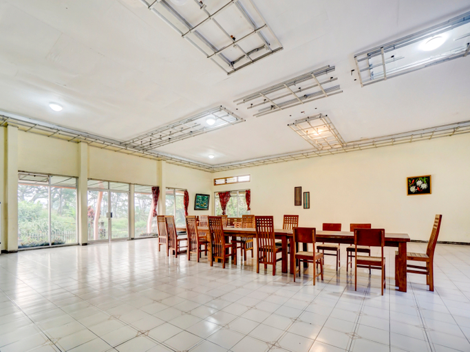 Public Area 5, OYO 90371 Hotel Tawang Argo, Malang