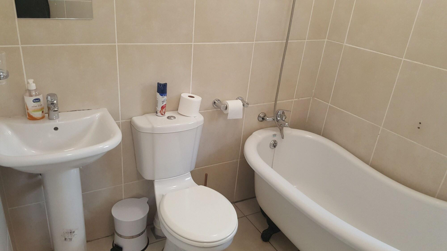 Bathroom 3, AQE Accommodation, Buffalo City
