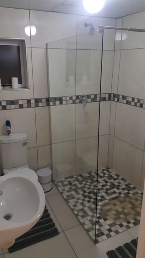 Bathroom 4, AQE Accommodation, Buffalo City