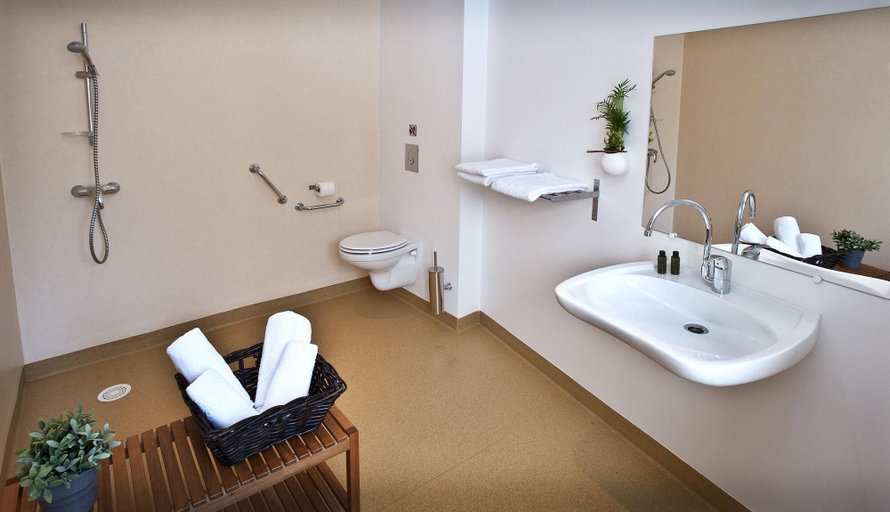 Bathroom 5, Les Granges de Bigose, Lozère