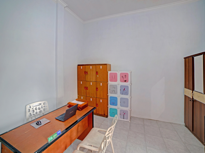 OYO 90503 Madina Residence, Medan