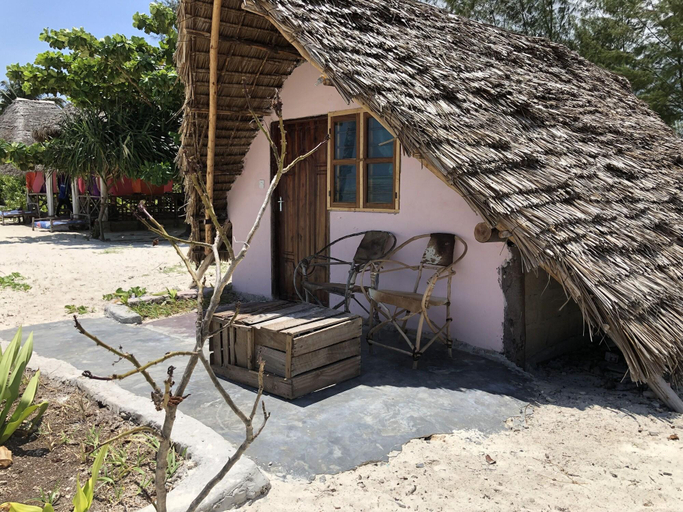 Bedroom 2, Blue Earth Beach Bungalows, Kusini