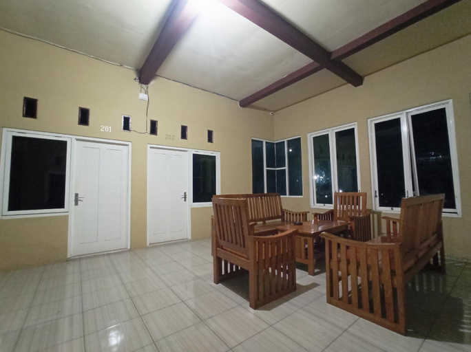 Public Area 1, OYO 3298 Bromo Guest House Family, Malang