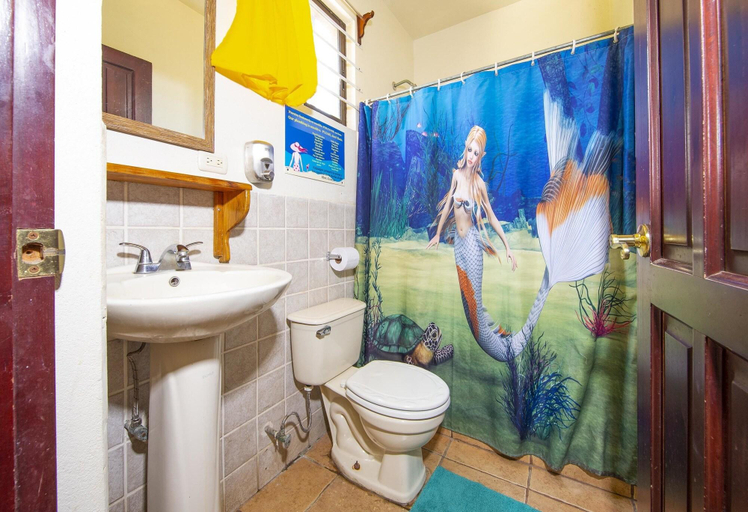 Bathroom 4, Hotel Diversion Tropical, Santa Cruz