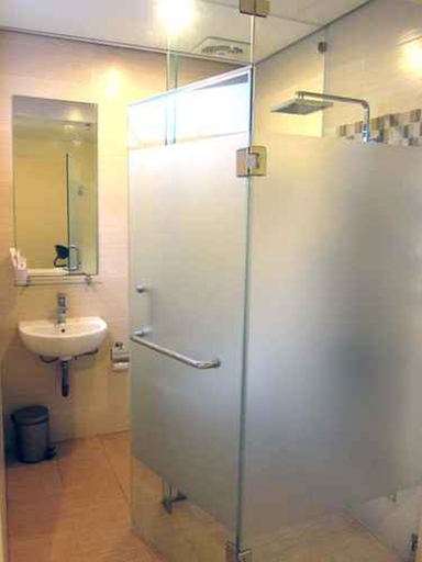 Bathroom 5, Sumi Hotel Mangga Besar Jakarta, West Jakarta