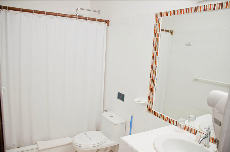 Bathroom 4, Hotel Grandmare & Bungalows, Talara