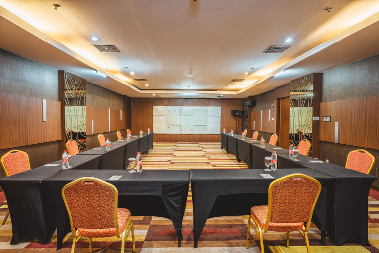 Business Facilities 4, Hotel Urban Falatehan Blok M, Jakarta Selatan