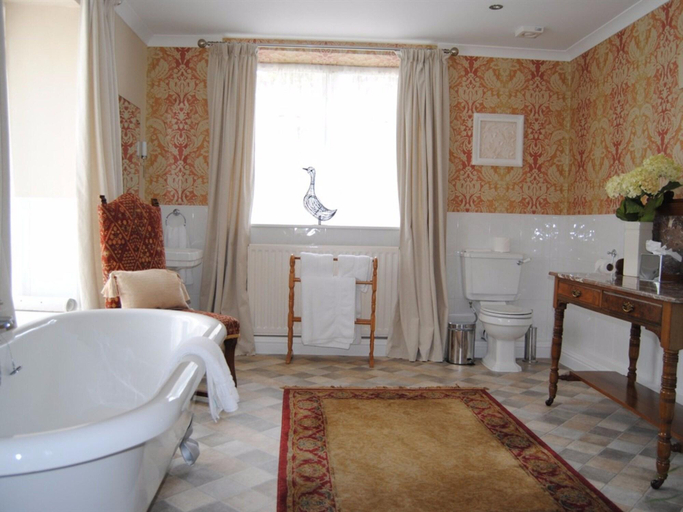 Bathroom 5, The Black Swan, Cumbria