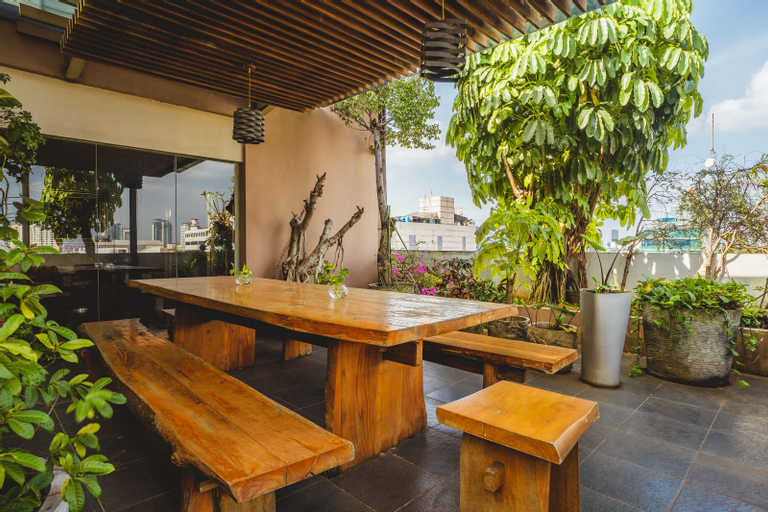 Exterior & Views 14