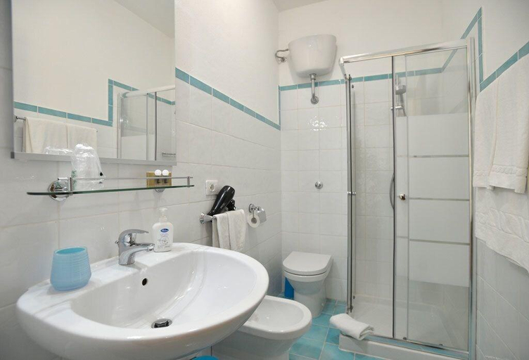 Bathroom 5, Liberty Guest House, Sassari