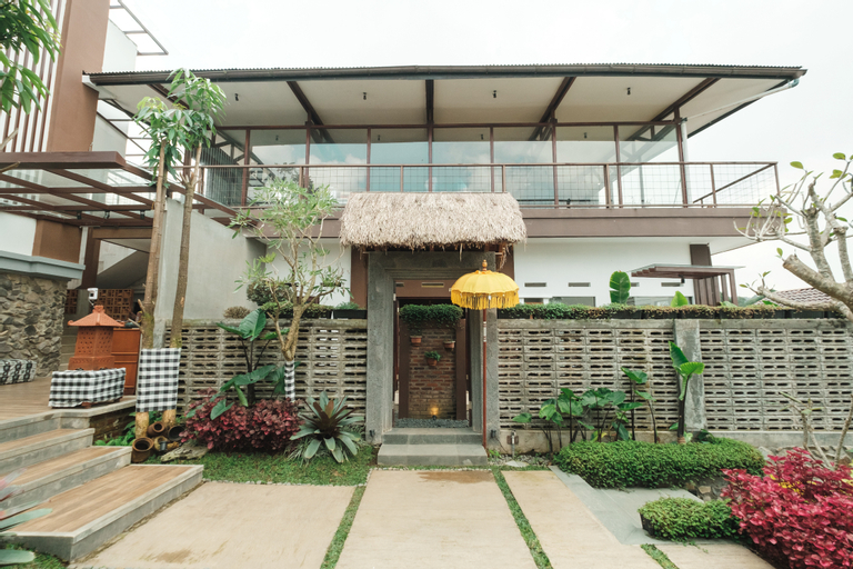Omah Angkul Angkul Villa, Bandung