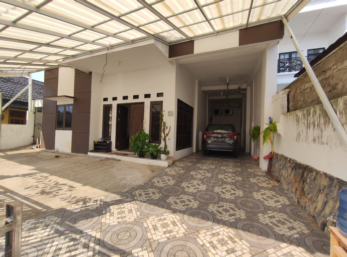 OYO 90595 Ferezsa Kost Syariah, Palembang