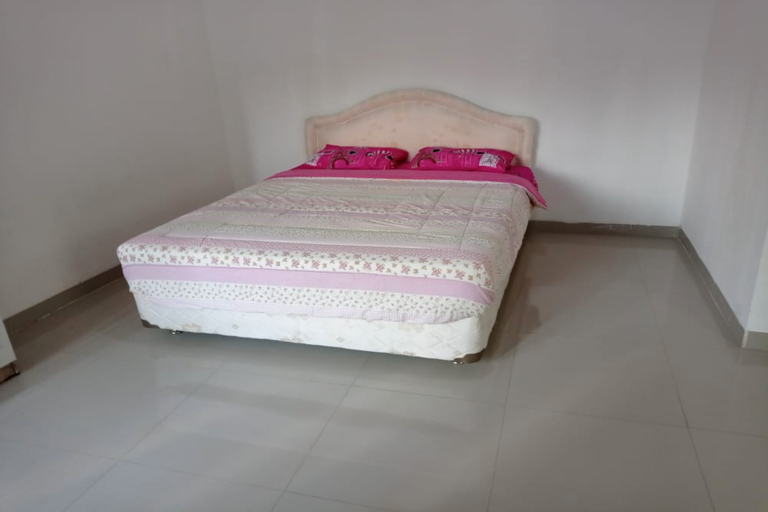 OYO 90595 Ferezsa Kost Syariah, Palembang