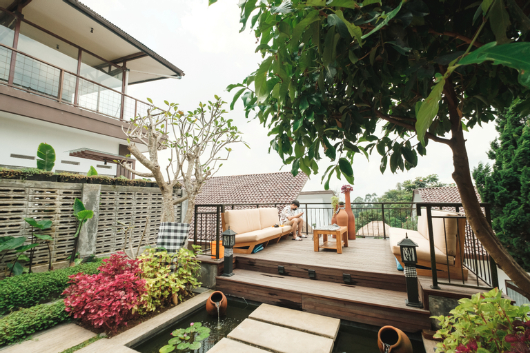 Omah Angkul Angkul Villa, Bandung