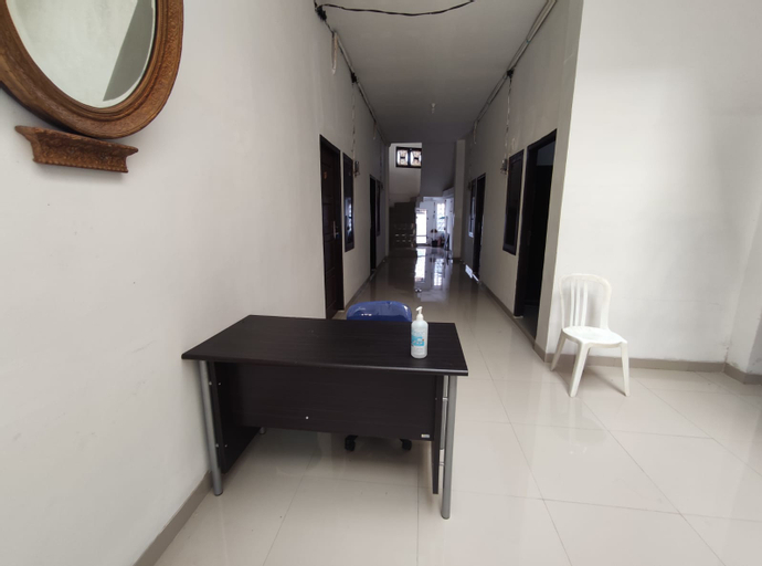 OYO 90595 Ferezsa Kost Syariah, Palembang