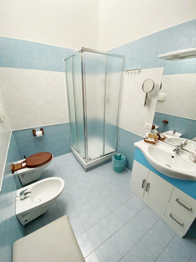 Bathroom 5, La Gemma, Napoli
