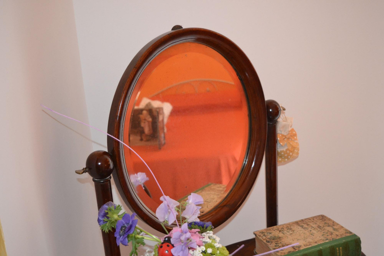 Bedroom 4, Anna's Family, Napoli