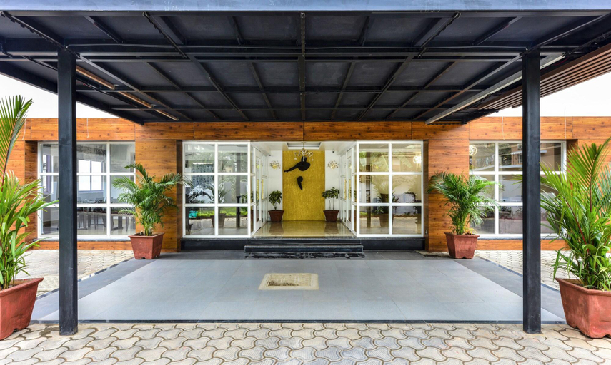 Public Area 2, Hotel Golden Plateau, North Goa