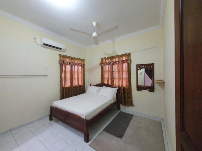 Bedroom 2, OYO 90304 Persada Hasra Homestay, Pontian