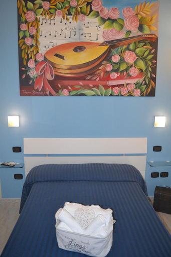 Bedroom 2, Anna's Family, Napoli