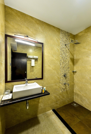 Bathroom 4, Hotel Golden Plateau, North Goa