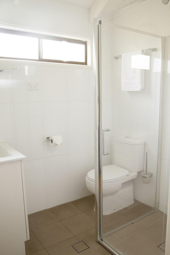 Bathroom 5, Nepean By Gateway Lifestyle Holiday Parks, Penrith - West