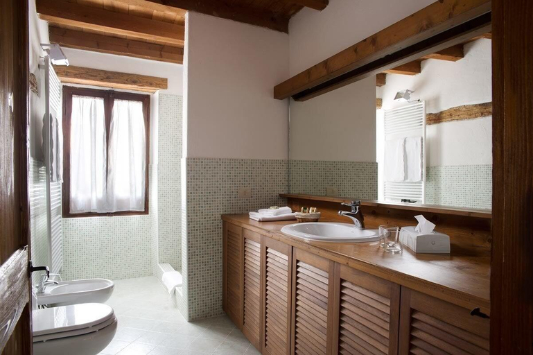 Bathroom 5, Il Relais dell'Abbazia, Verona