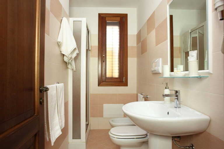 Bathroom 4, Coralia Bed And Breakfast, Trapani