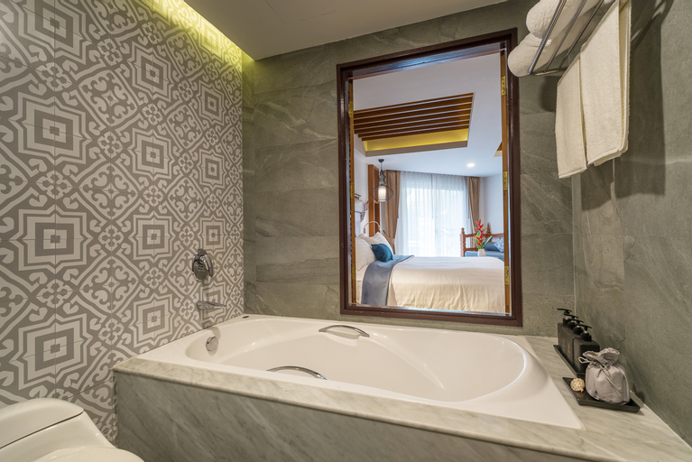 Bathroom 14