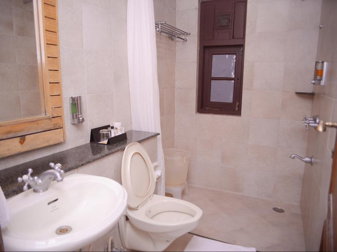 Bathroom, Club Mahindra Danish Villa Otty, The Nilgiris