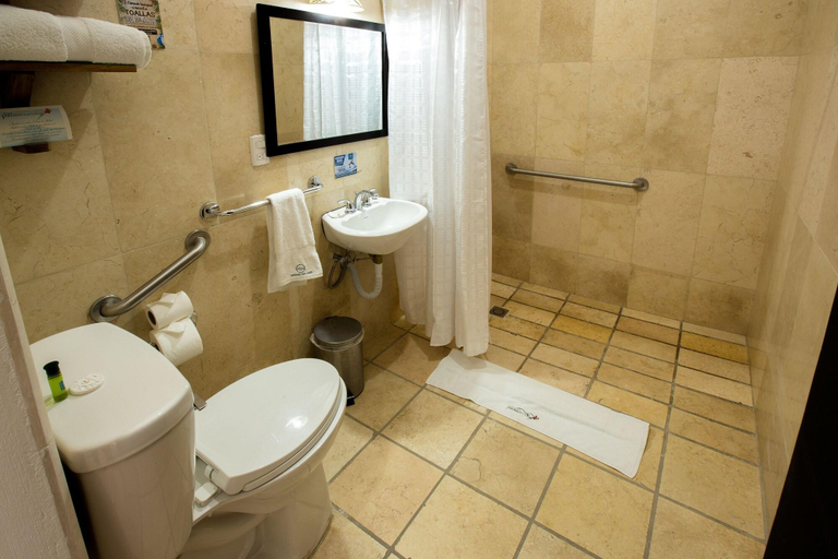 Bathroom 5, Hotel y Centro de Convenciones Jardines del Lago, Panajachel