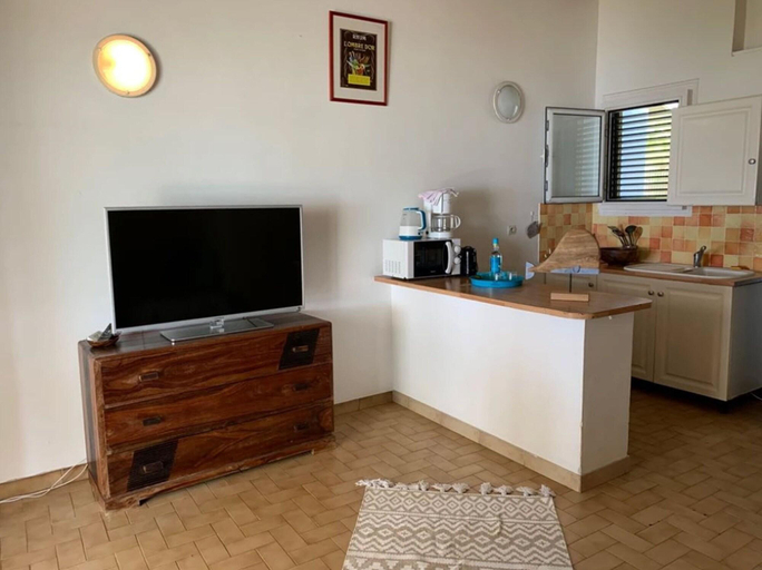 Public Area 2, Brise Marine, Basse-Pointe