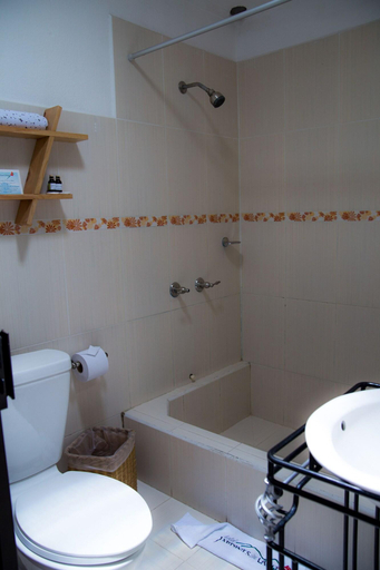Bathroom 5, Hotel y Centro de Convenciones Jardines del Lago, Panajachel
