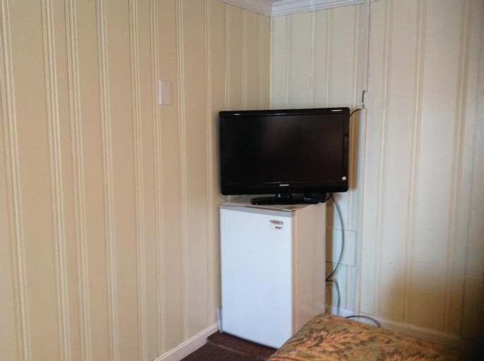 Public Area 3, The Tides Motel, Rockingham