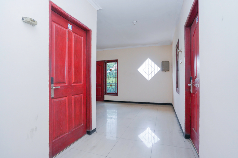 Bedroom 4, OYO 1112 Comfitel Siwalankerto AA4, Surabaya