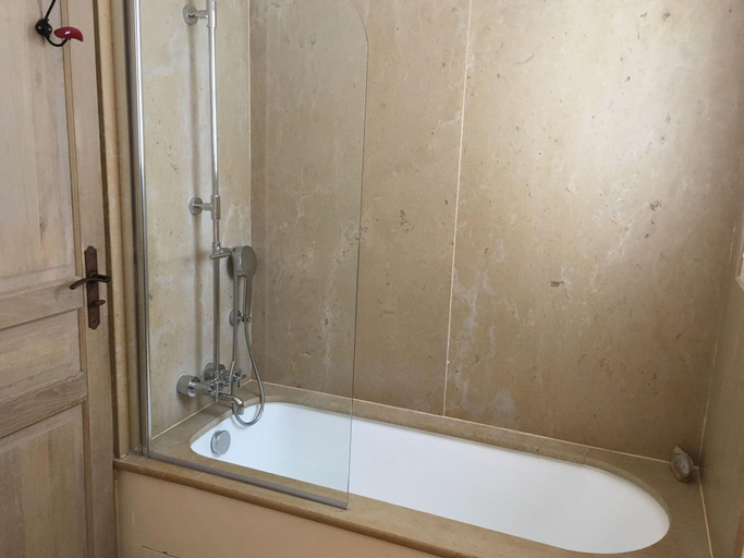 Bathroom 4, Le clos des sept palmiers, Var