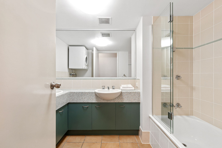 Bathroom 5, Kings Bay Apartments, Caloundra - Caloundra S.