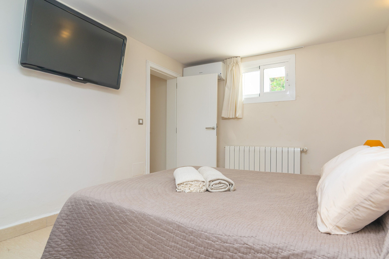 Bedroom 2, RomanI - House In Can Picafort. Free Wifi, Baleares