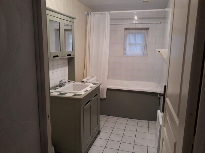 Bathroom 4, La mare aux canards, Seine-Maritime