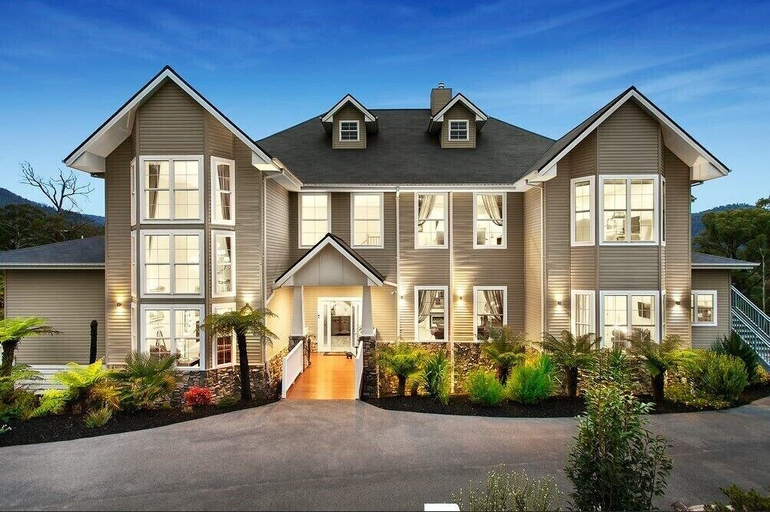 Exterior & Views