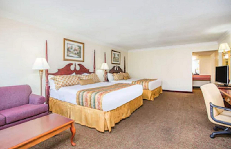 Bedroom 2, Suburban Studios Cordele I-75, Crisp