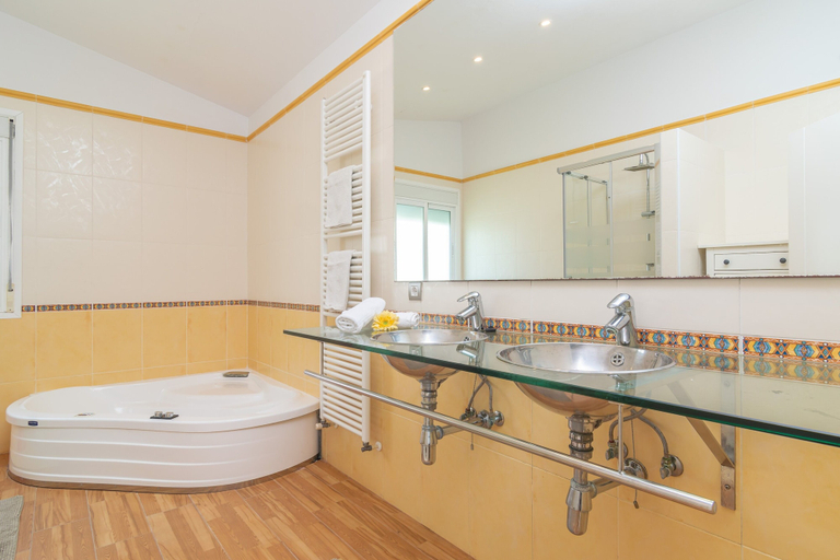 Bathroom 4, RomanI - House In Can Picafort. Free Wifi, Baleares