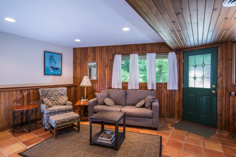 Others 5, Cottage in the Woods, Lamoille