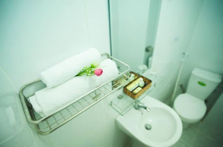 Bathroom 4, Duong Chau Hotel, Bien Hoa