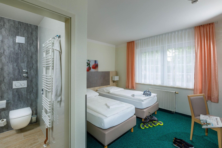 Bathroom 4, Hotel & Gasthaus Zum Eichenkranz, Teltow-Fläming